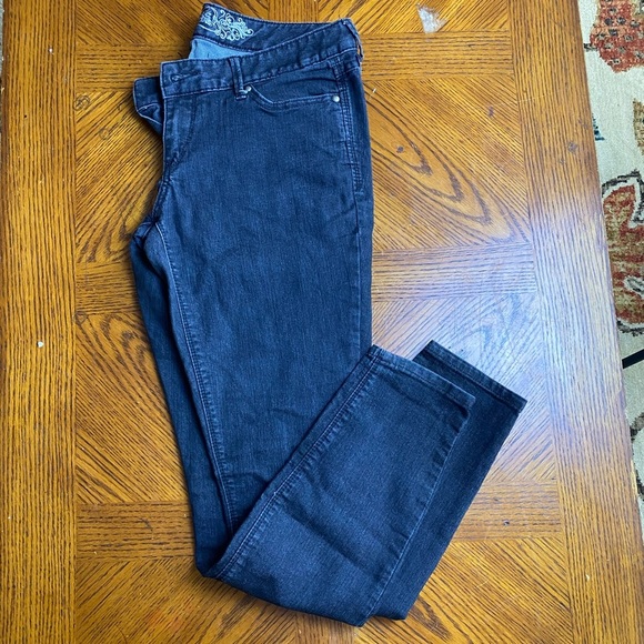 Classic Black Women's Jeans - Picture 8 of 8